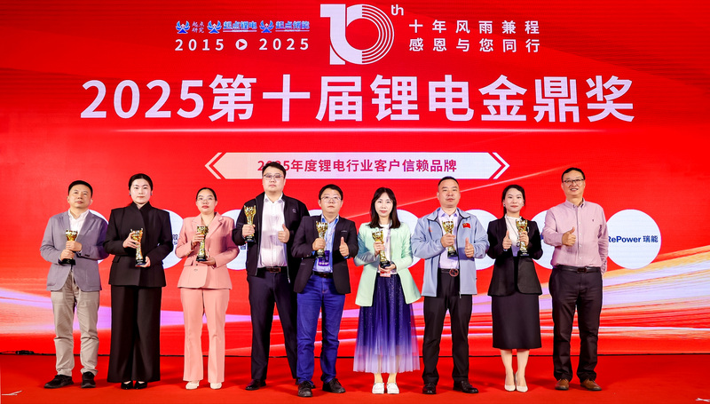得奖拍照2(1).jpg